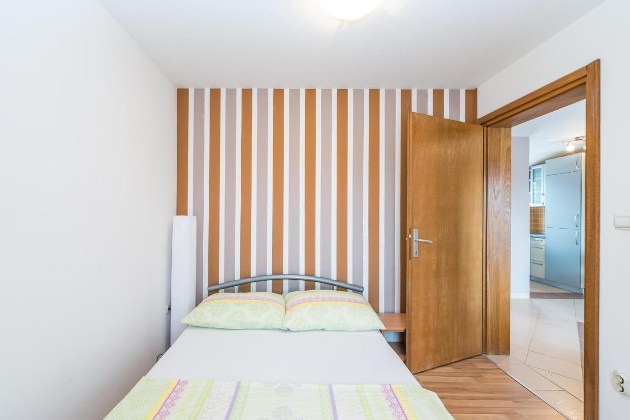Apartments Mahnet Vir Rum bild