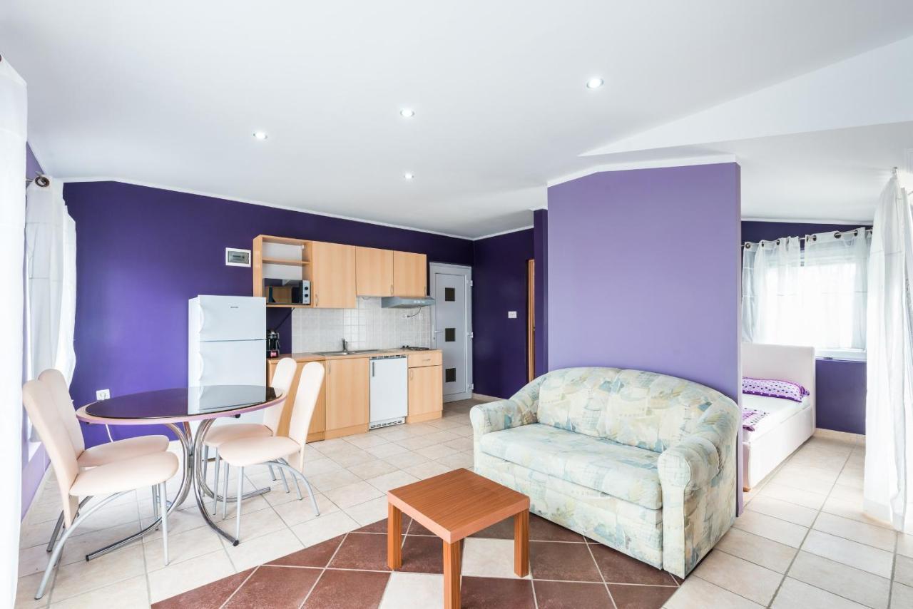 Apartments Mahnet Vir Rum bild