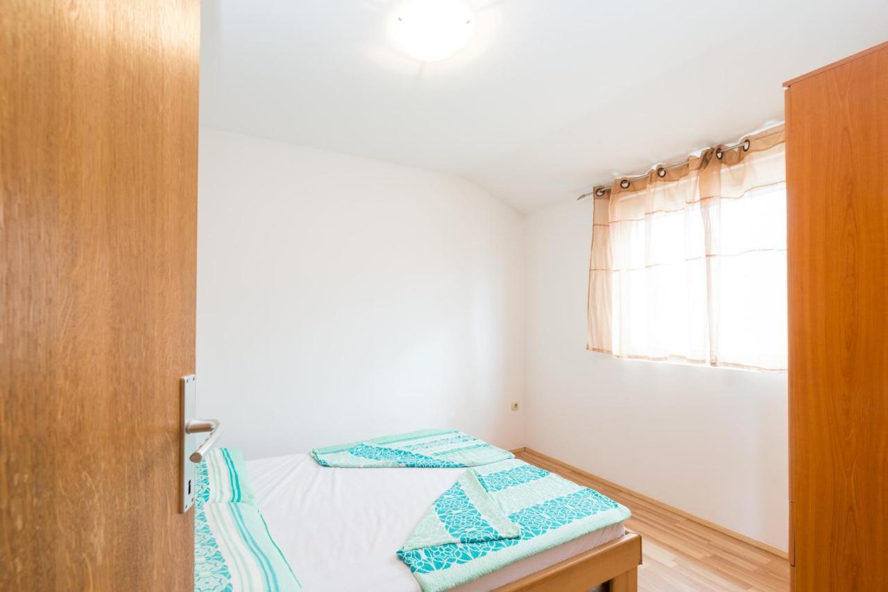 Apartments Mahnet Vir Rum bild