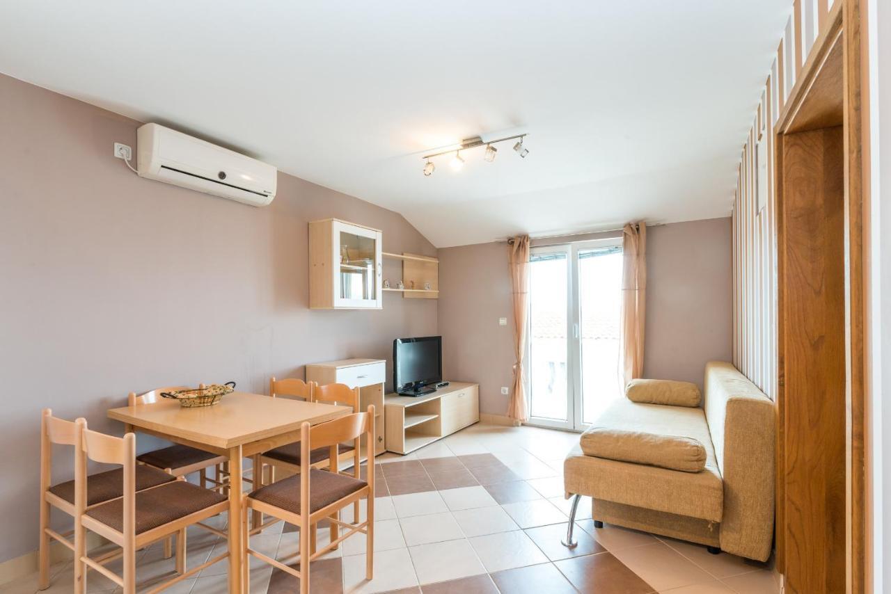 Apartments Mahnet Vir Rum bild